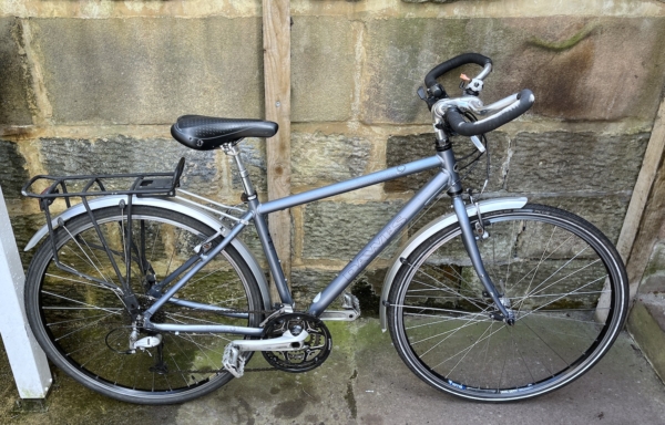 Dawes Karakum alloy hybrid-tourer, metallic grey