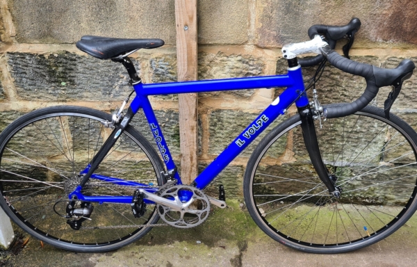 il Volpe alloy-carbon road bike, blue