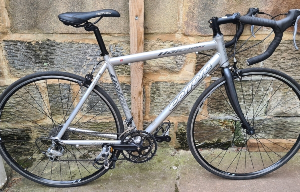 Carrera Valour alloy road bike, grey