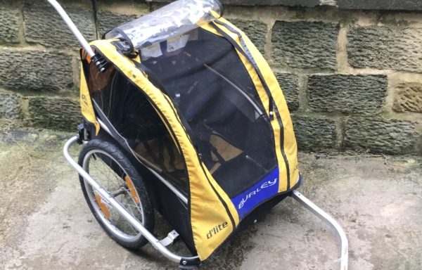 Burley D’Lite folding 2 child trailer, blue/yellow