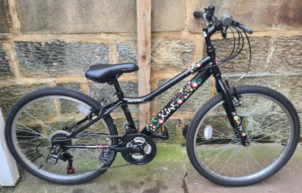 Apollo Kinx 24in kids bike, black