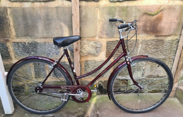 Raleigh Cameo ladies classic 3 speed town bike, maroon