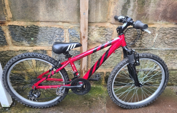 Holeshot Zombie alloy 24in kids bike,  red