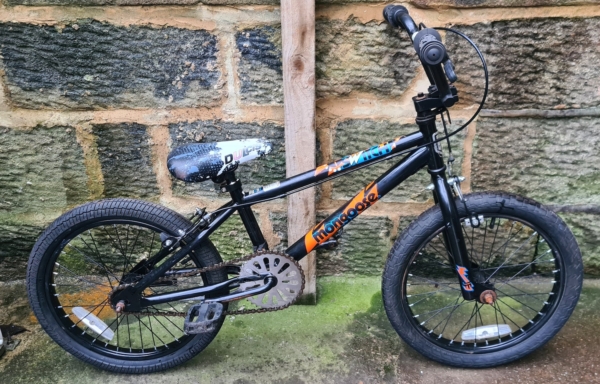 Mongoose Switch 18in kids bike, black