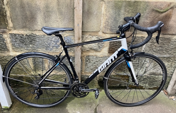 Giant Defy alloy road bike, black