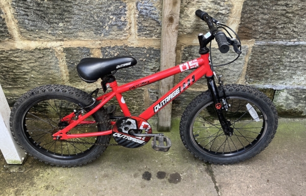 Apollo Outrage 18in kids bike, red