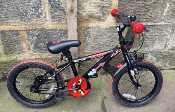Apollo Urchin 16in kids bike, black