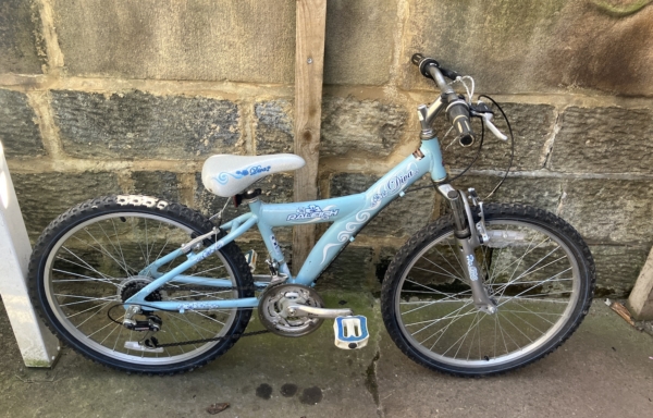 Raleigh Diva alloy 24in kids bike, light blue