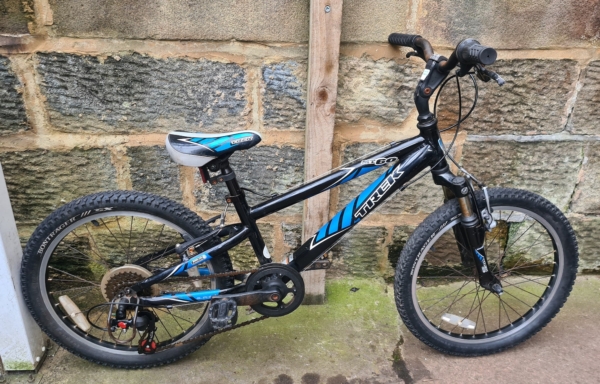 Trek MT60 alloy 20in kids bike, black