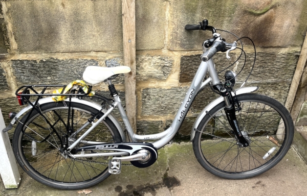 Halcyon Aquilla alloy ladies 26in town bike, silver