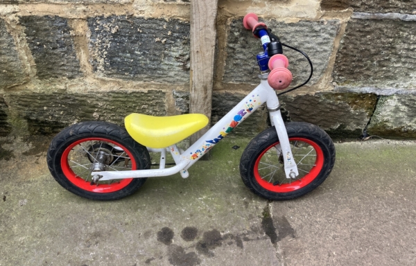 Wizzer balance bike, white