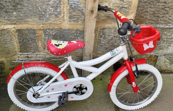 Disney Minnie Mouse 16in kids bike, white
