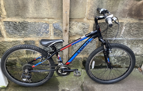 Trek MT220 24in kids bike